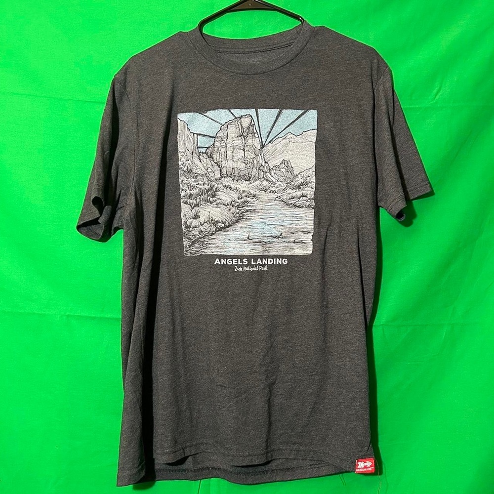 Meridian Line Graphic T - Shirt Size L